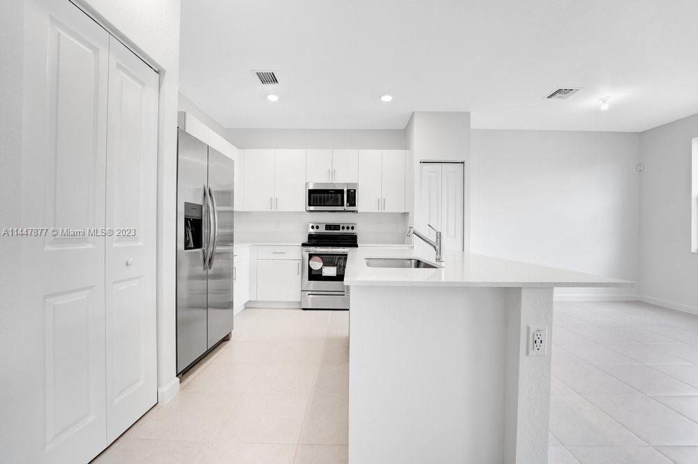 SUNSET TRAILS - Residential Lease