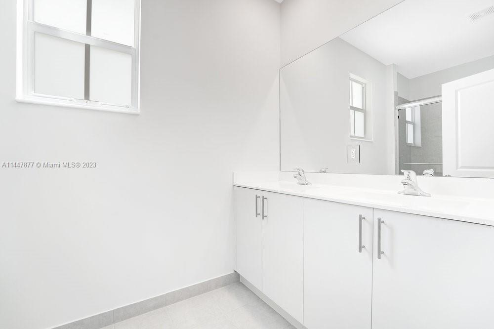 SUNSET TRAILS - Residential Lease