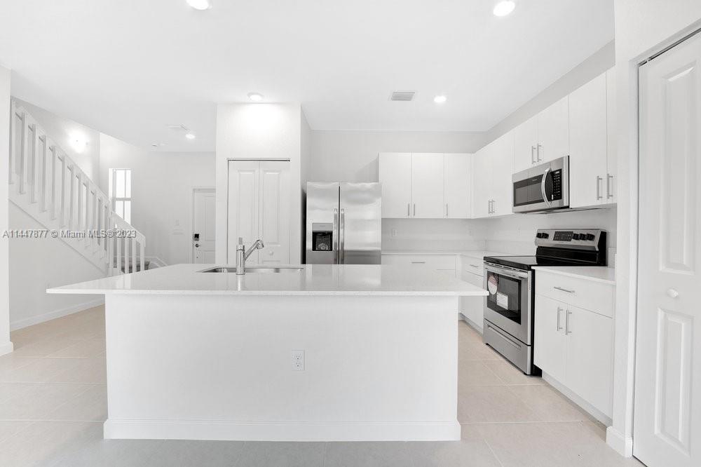 SUNSET TRAILS - Residential Lease