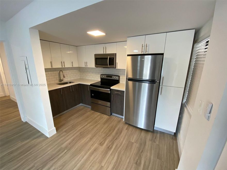 Beautifully renovated 1 bed / 1 bath unit with an open kitchen and great layout. Rent includes electricity, water, waste, and two parking spaces. Enjoy a lush, landscaped backyard, pet-friendly! Well-maintained.