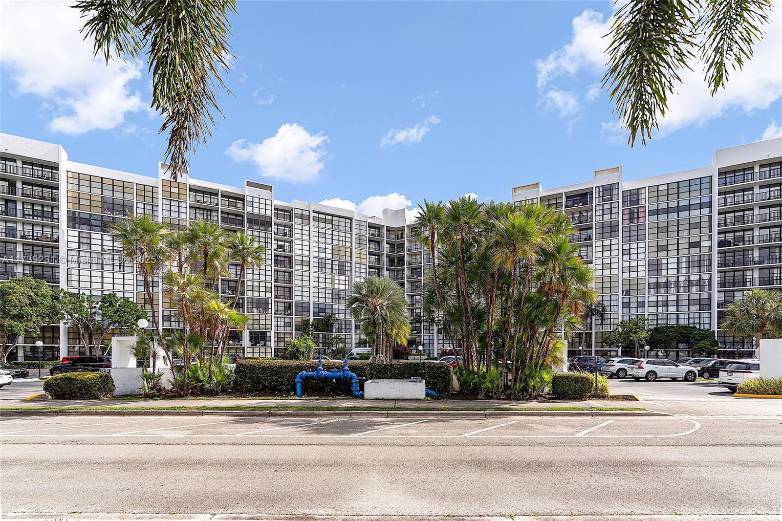 Rental Property at 1000 Parkview Dr 801, Hallandale Beach, Broward County, Florida - Bedrooms: 1 
Bathrooms: 2  - $2,200 MO.