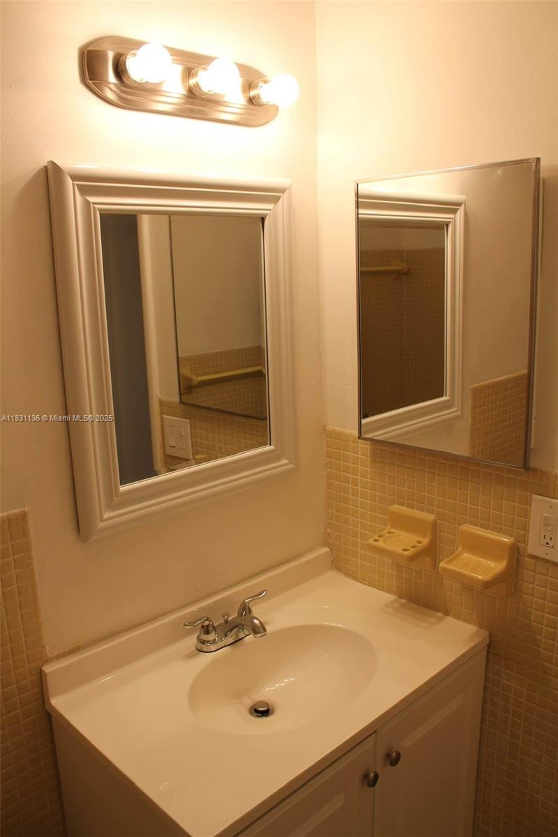 FOUNTAINVIEW CONDO NO 3 - Residential Lease