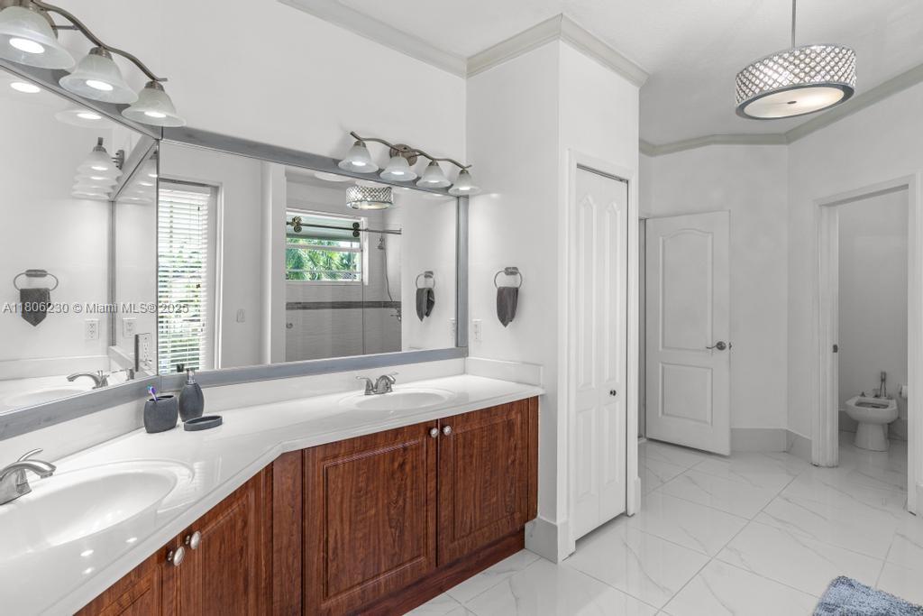 CRESTVIEW LAKES - Residential