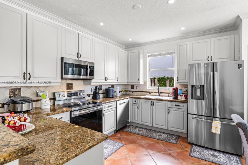 CRESTVIEW LAKES - Residential