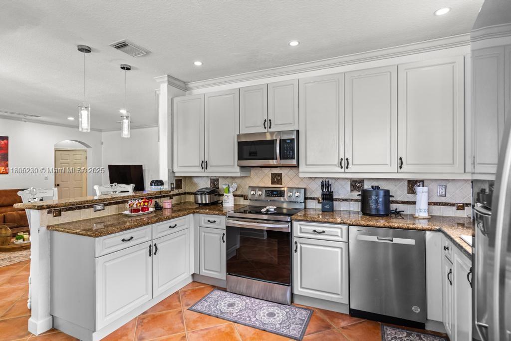 CRESTVIEW LAKES - Residential