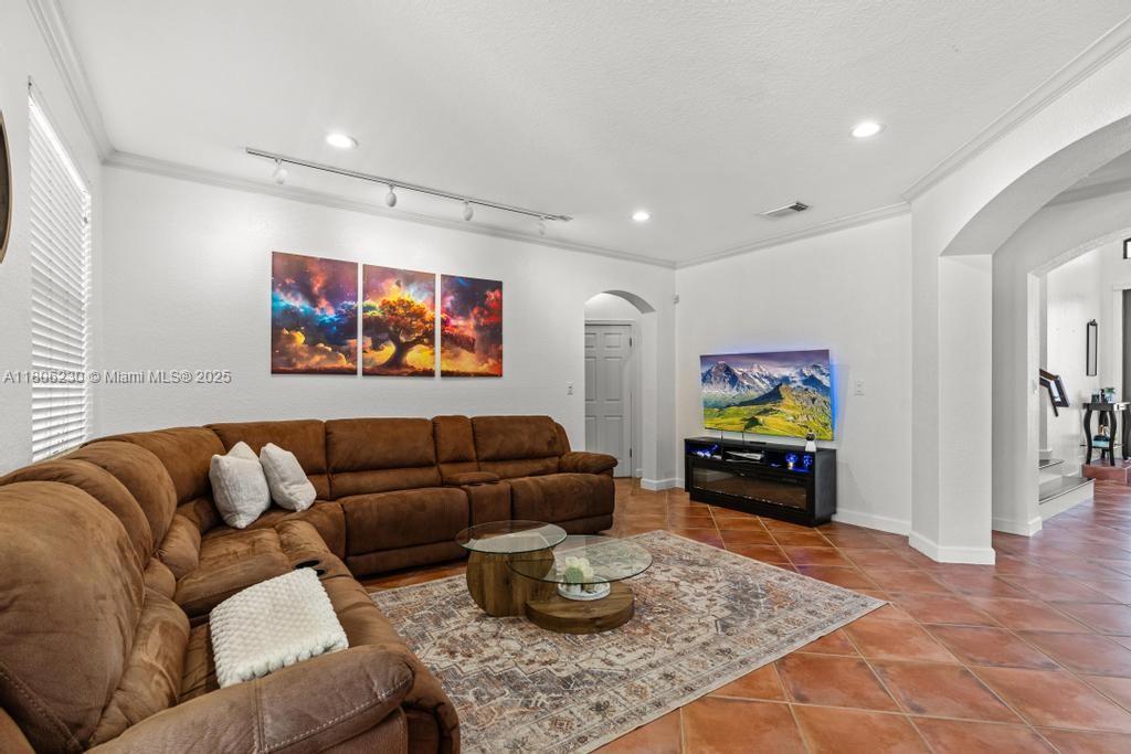 CRESTVIEW LAKES - Residential
