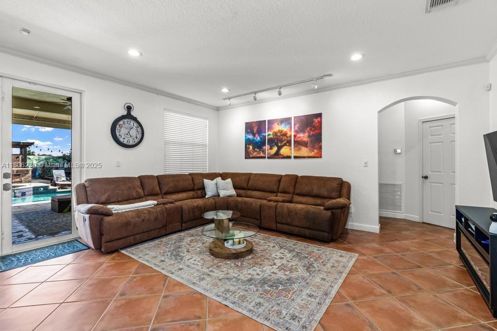 CRESTVIEW LAKES - Residential