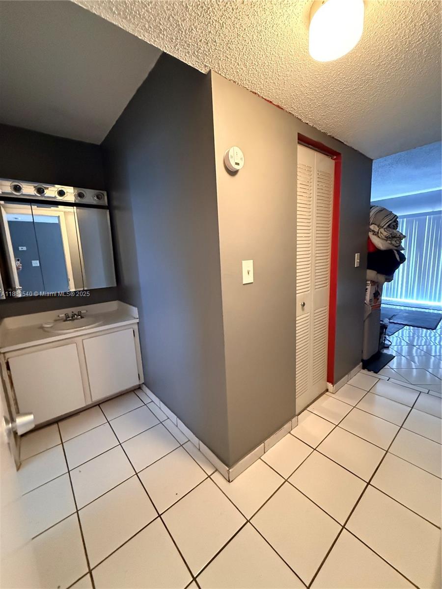 GOLDEN GATE CONDO PHASE I - Residential