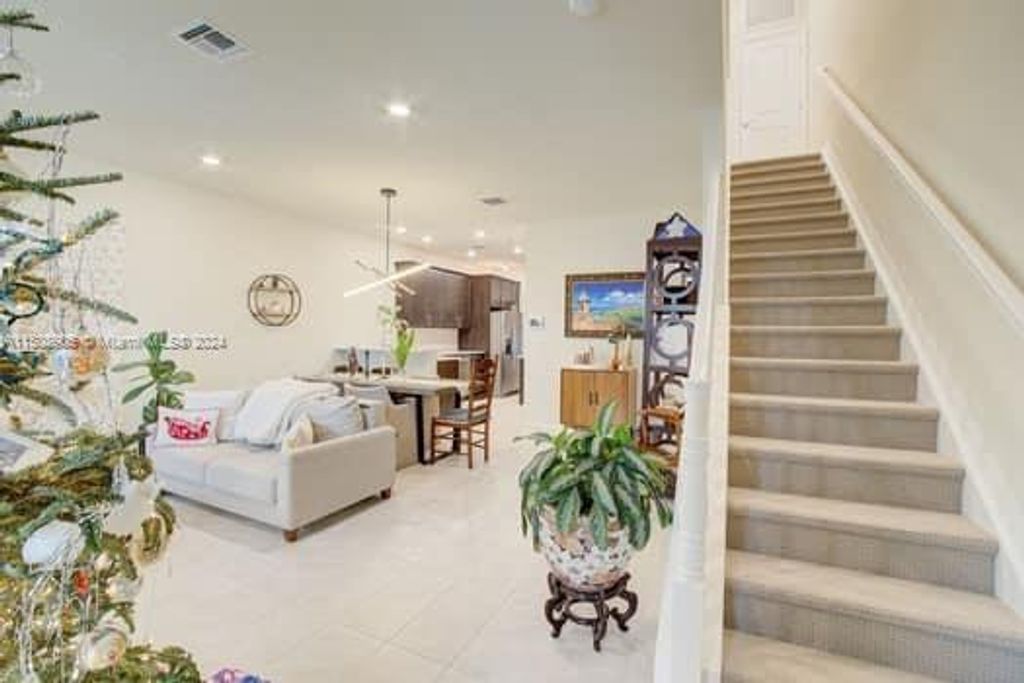 Photo of 1160 Eucalyptus Dr #2, Hollywood, FL 33021 (MLS # A11508905)