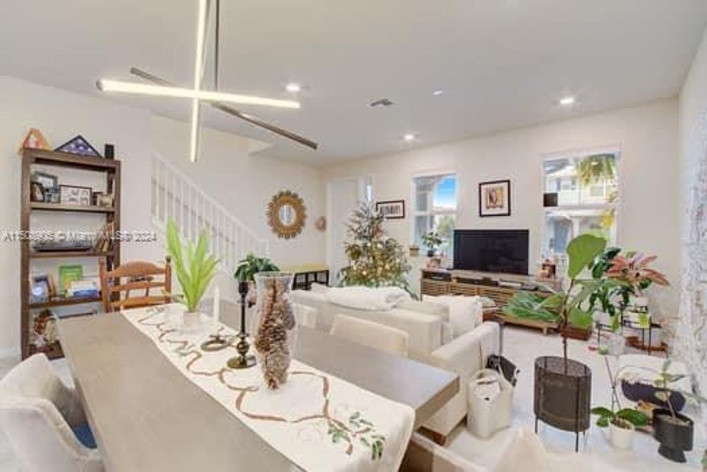 Photo of 1160 Eucalyptus Dr #2, Hollywood, FL 33021 (MLS # A11508905)