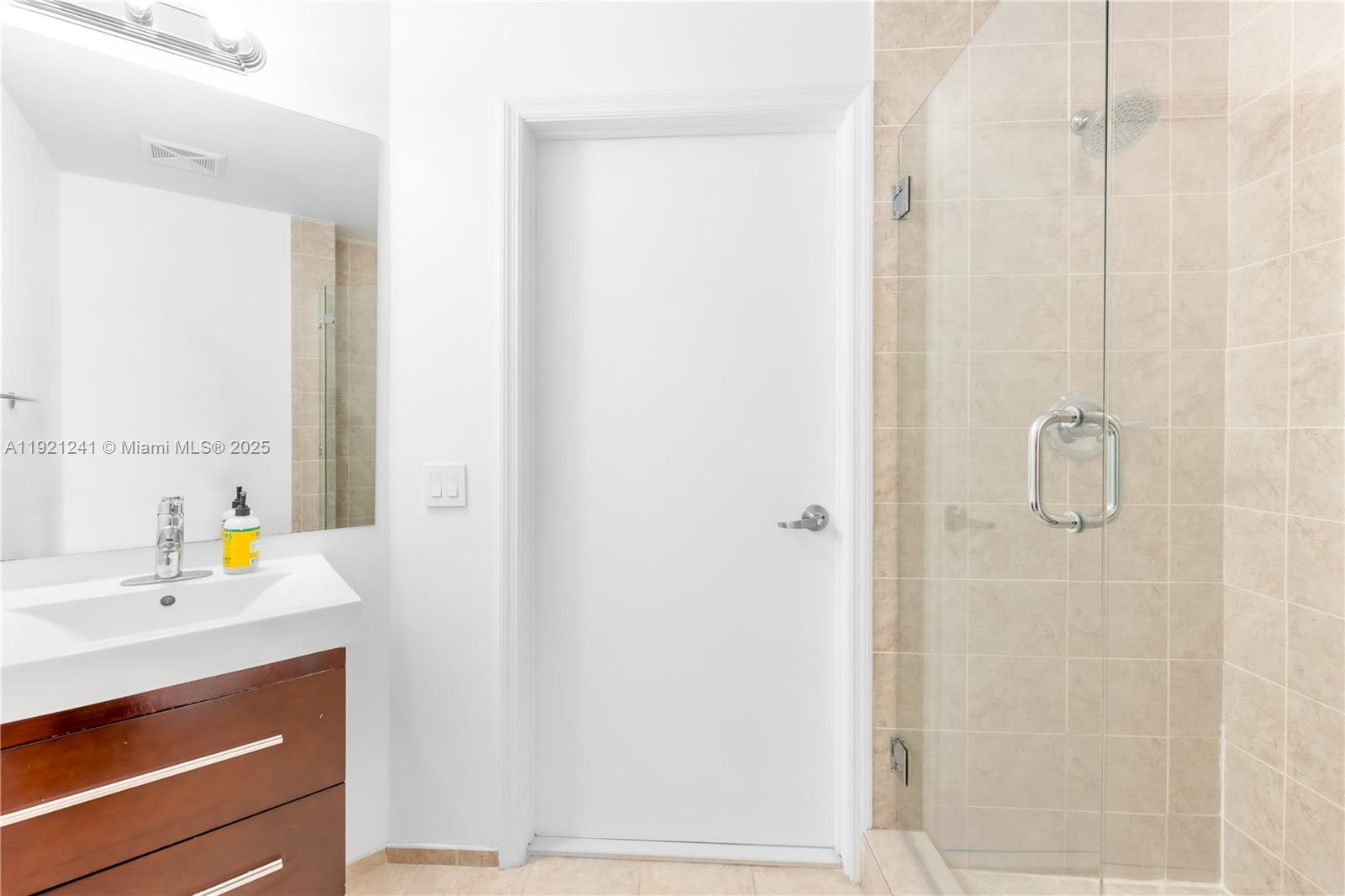 INFINITY AT BRICKELL COND - Residential