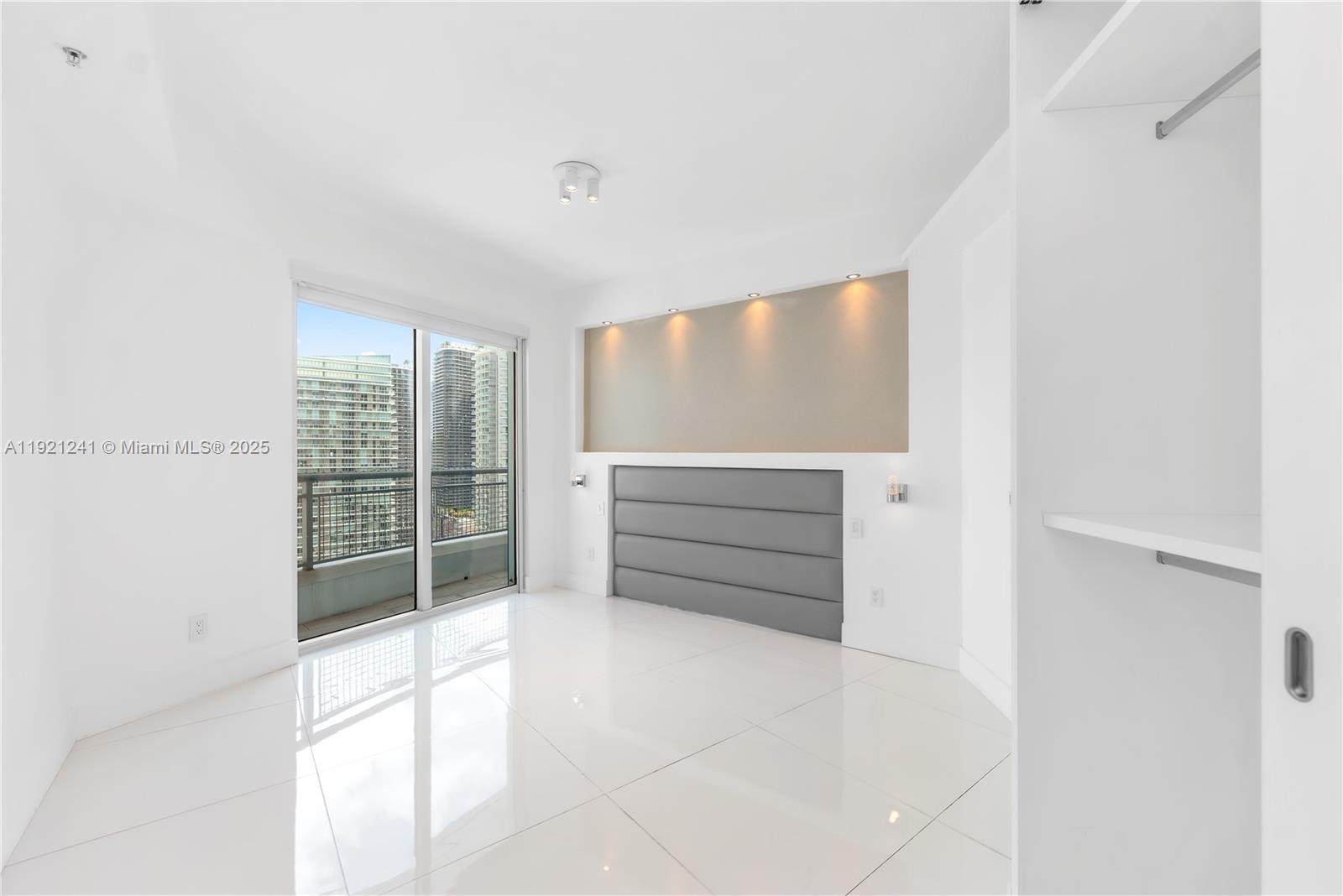INFINITY AT BRICKELL COND - Residential