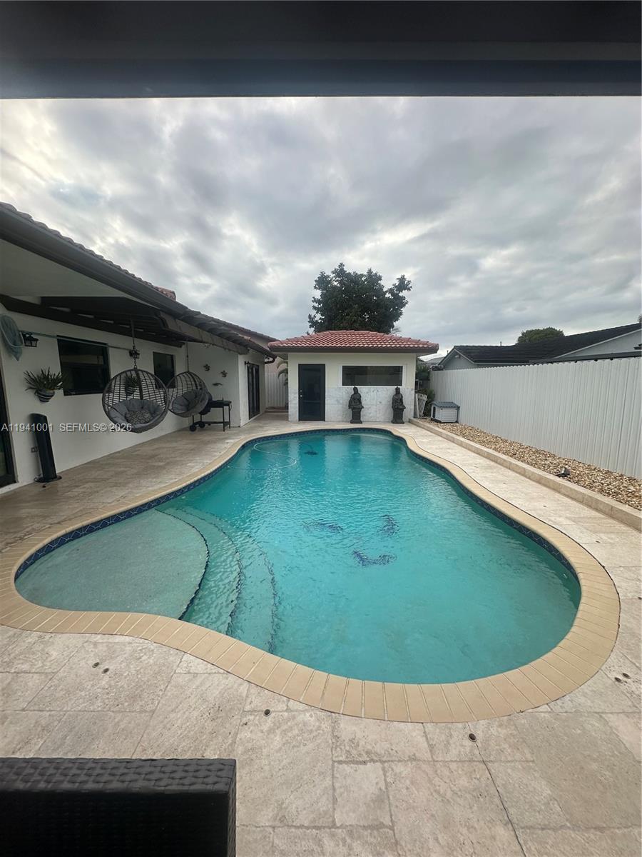 MAJESTIC HOMES - Residential