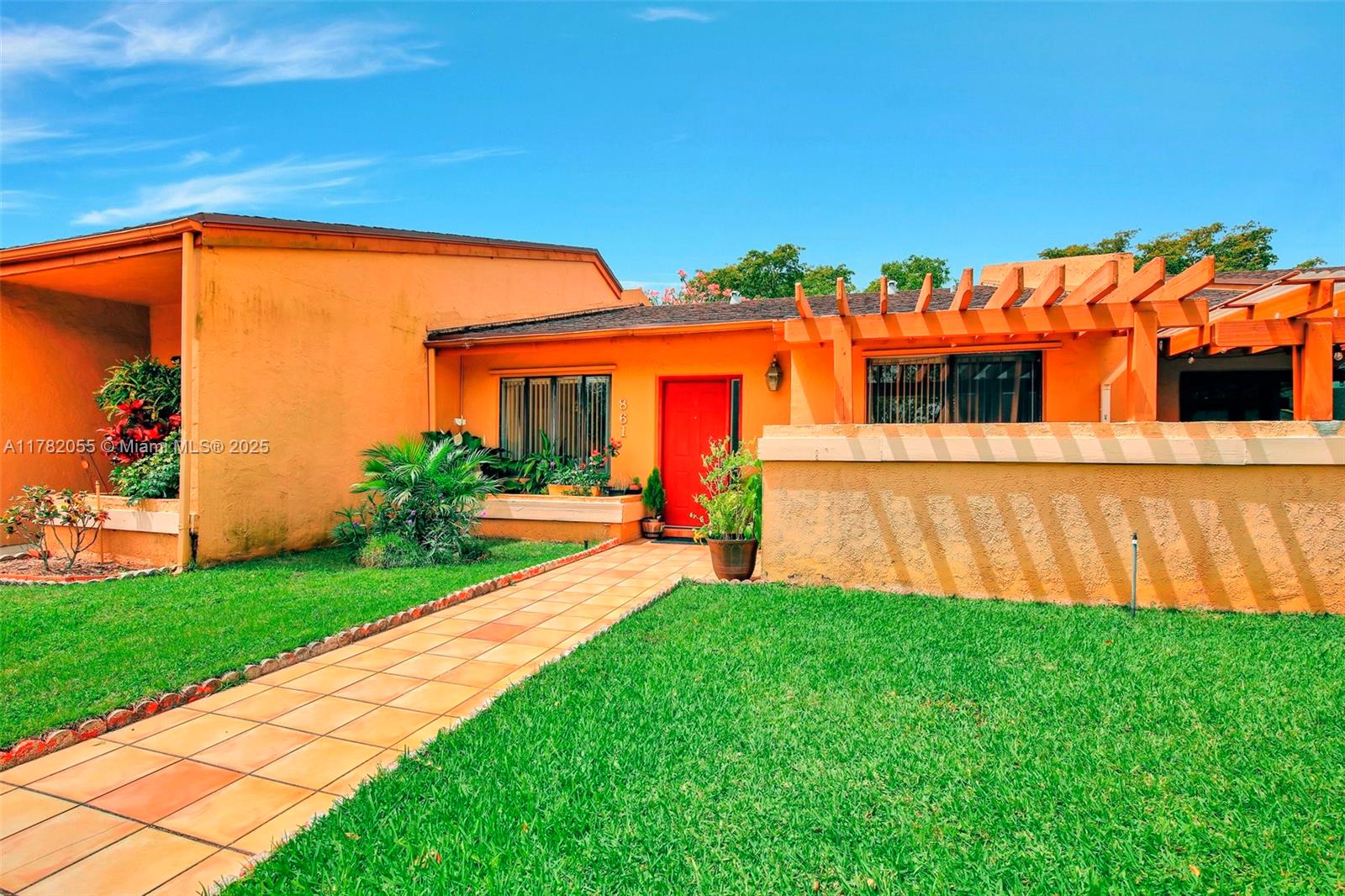 861 Nw 79th Ter, Plantation, Miami-Dade County, Florida - 2 Bedrooms  
2 Bathrooms - 