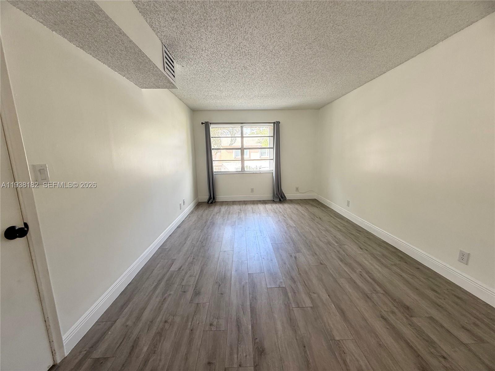 APPLE CREEK - Residential