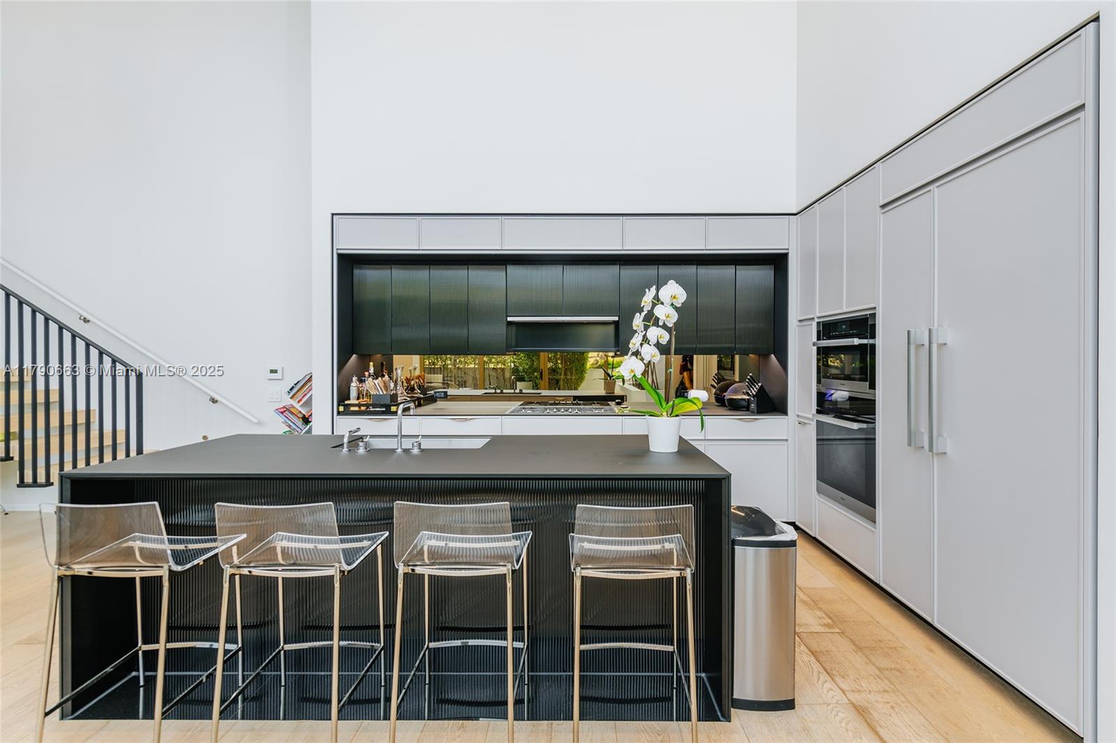 300 Collins Ave 2F