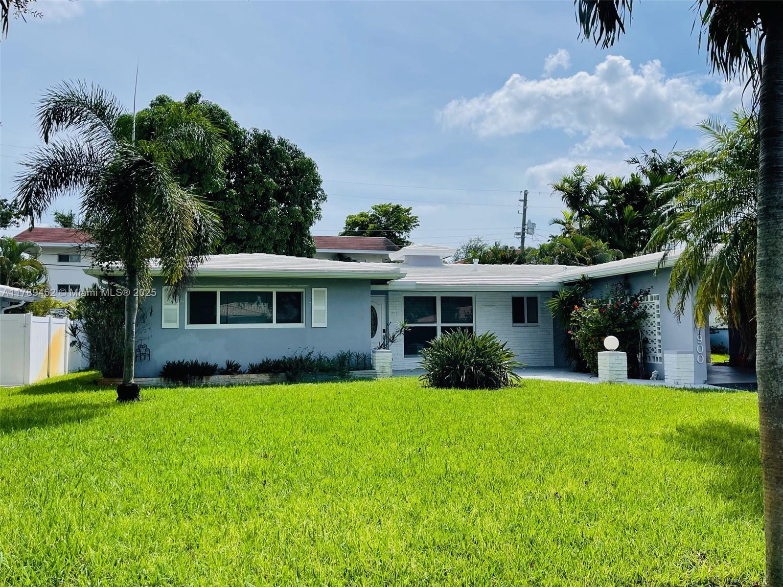 1900 Ne 41st St, Oakland Park, Miami-Dade County, Florida - 3 Bedrooms  
2 Bathrooms - 