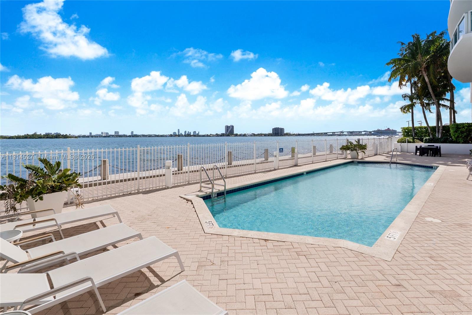 NEW WAVE CONDO - Residential