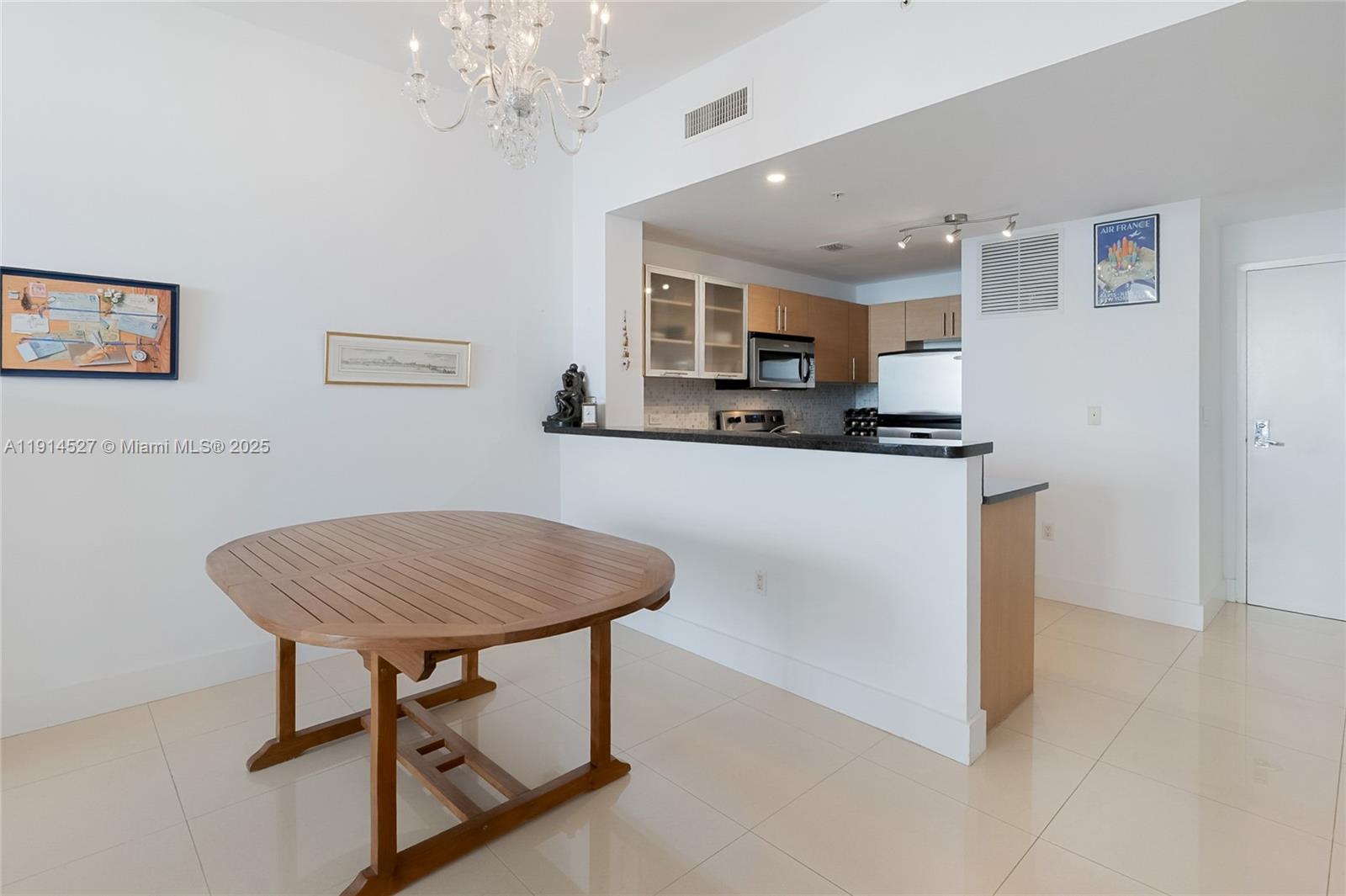 NEW WAVE CONDO - Residential