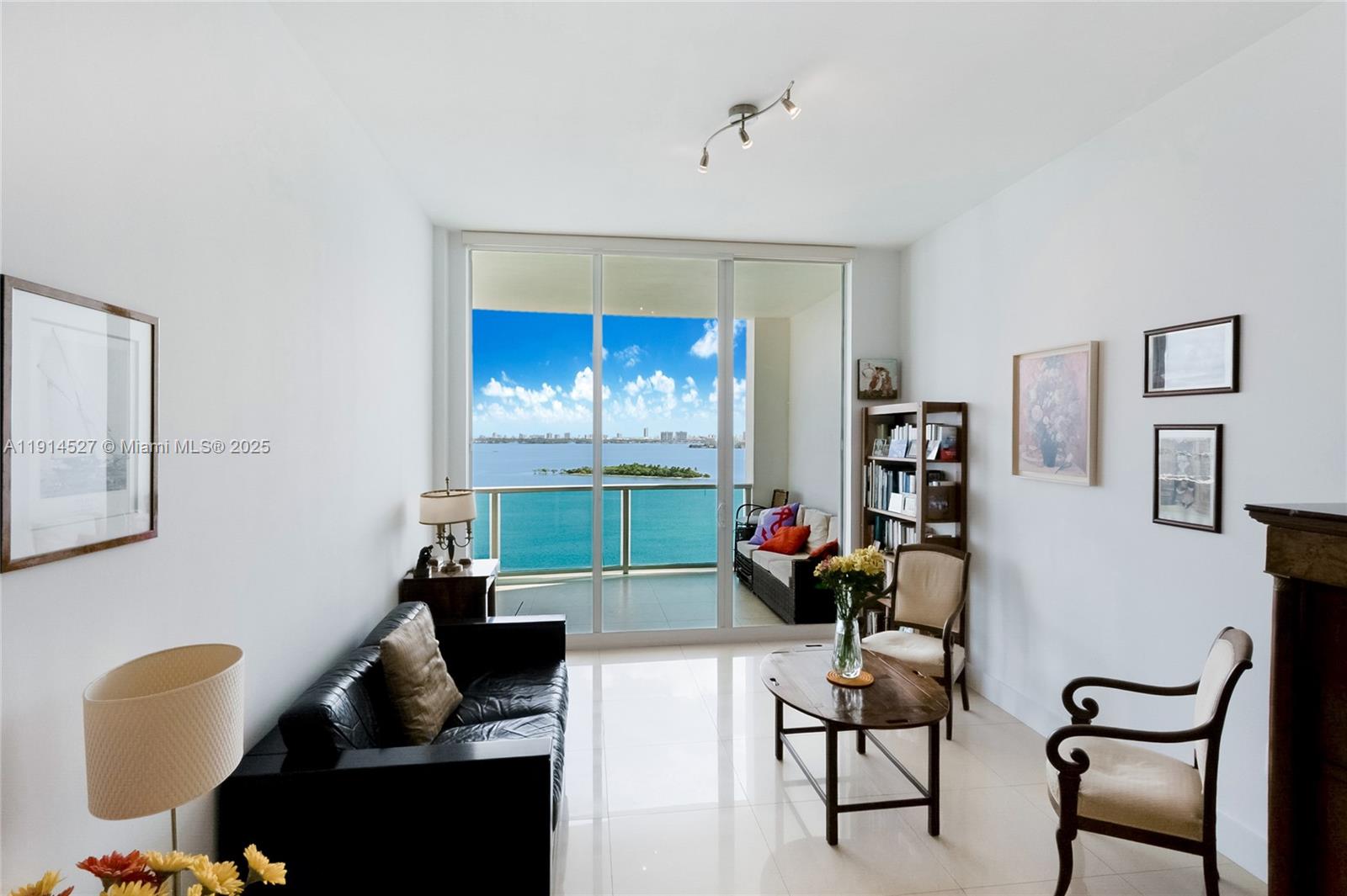 NEW WAVE CONDO - Residential