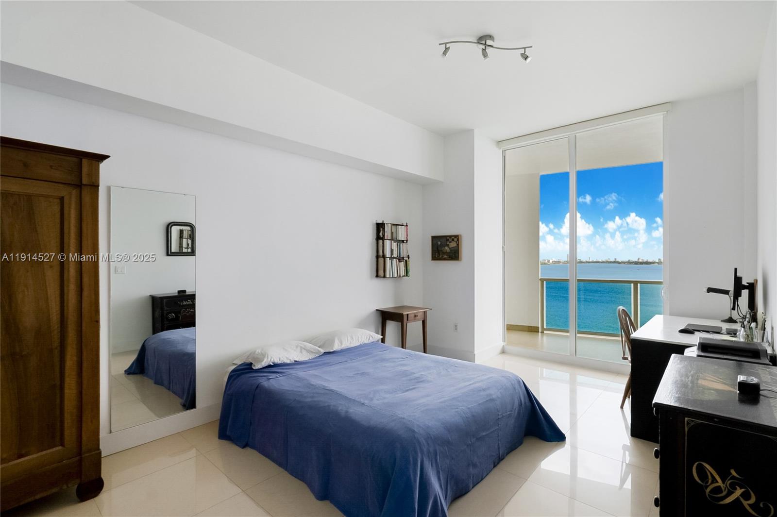 NEW WAVE CONDO - Residential