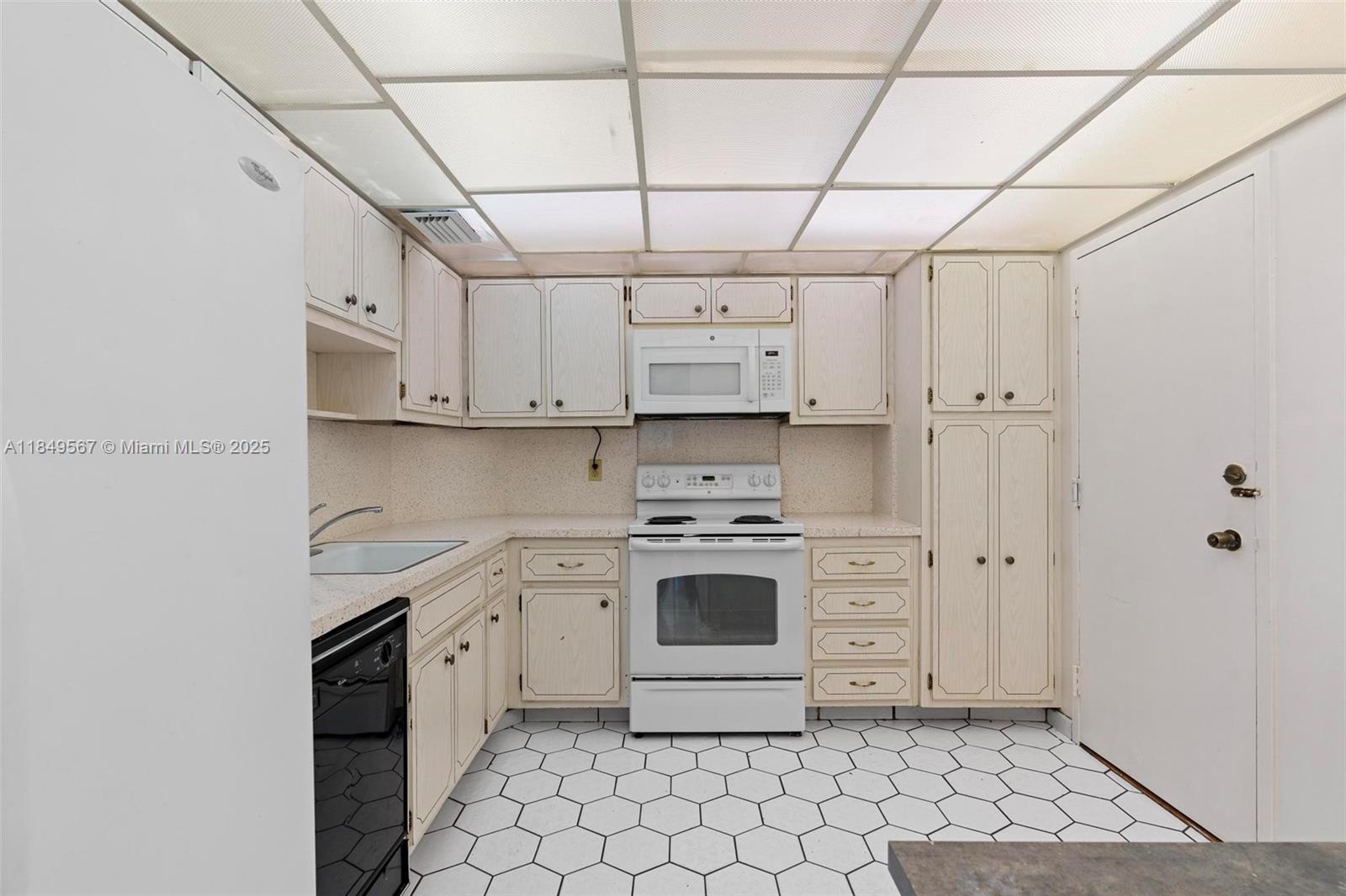 HEMISPHERES CONDO - Residential