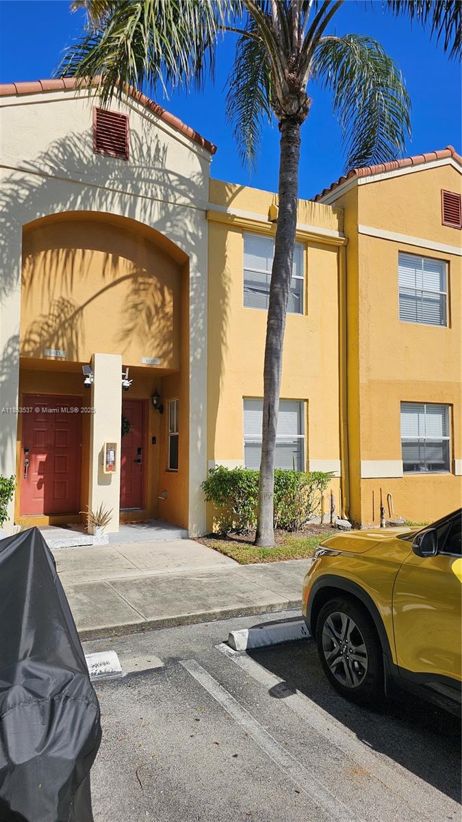 INVESTERS.,., NICE TOWNHOUSE. 2 MASTERS BEDROOMS WITH 2 BATHROOMS IN 2nd FLOOR + 1/2 BATH.WASHER & DRYER IN UNIT. VYNIL FLOORS UPSTAIRS, TILE FLOORS DOWNSTAIRS, NEW AC. QUIET COMMUNITY, LAKE,GREAT LOCATION, CLOSE TO PARKS, SHOPPING AND CLOSE TO 595, 869 AND TURNPIKE. COMPLEX HAS A NICEPOOL. ASSOCIATION REQUIRES APPROVAL. EASY TO SHOW, TENANTS LEASE UNTIL NOV 30, 2025