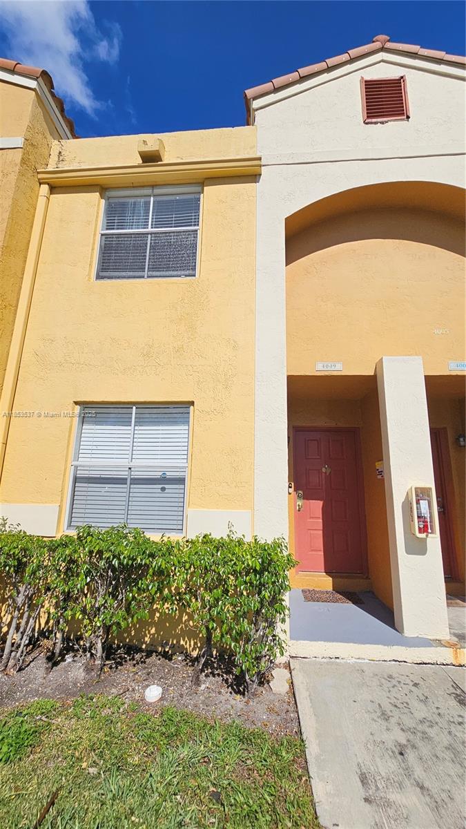 SORRENTO LAKES AT SUNRISE - Residential