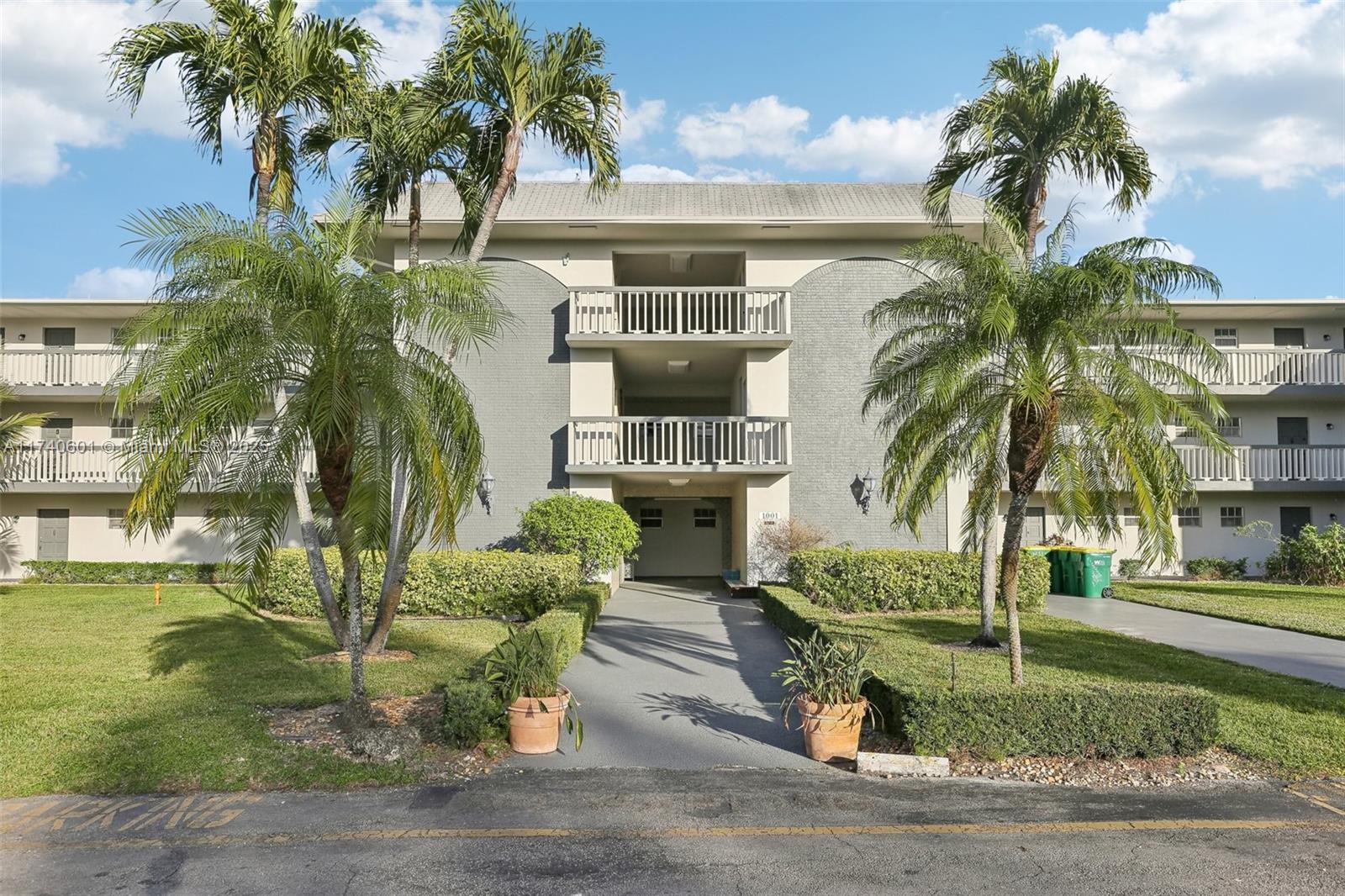 Property for Sale at 1001 Hillcrest Ct 209, Hollywood, Broward County, Florida - Bedrooms: 1 
Bathrooms: 2  - $149,900
