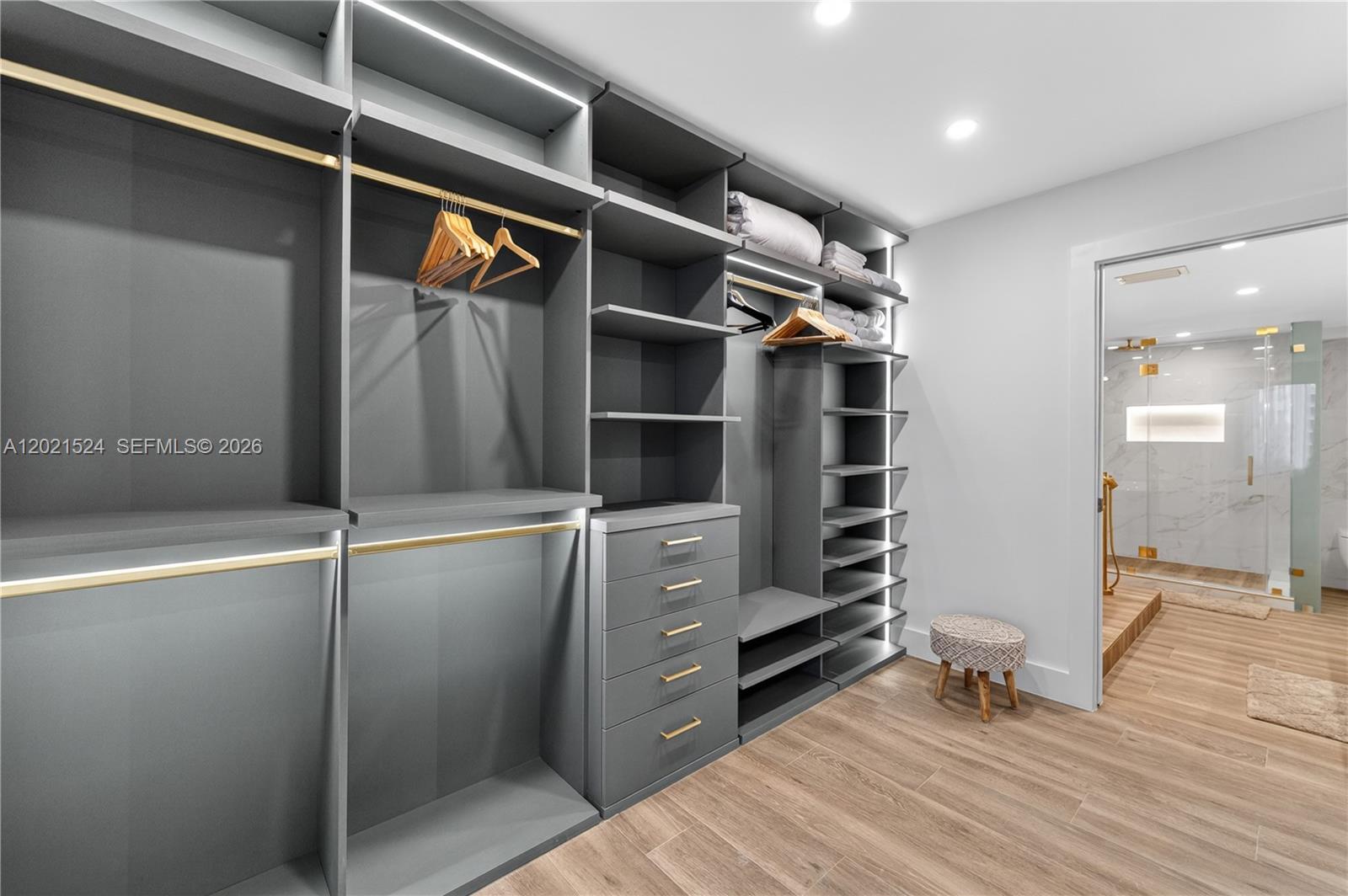 RONEY PALACE CONDO - Residential