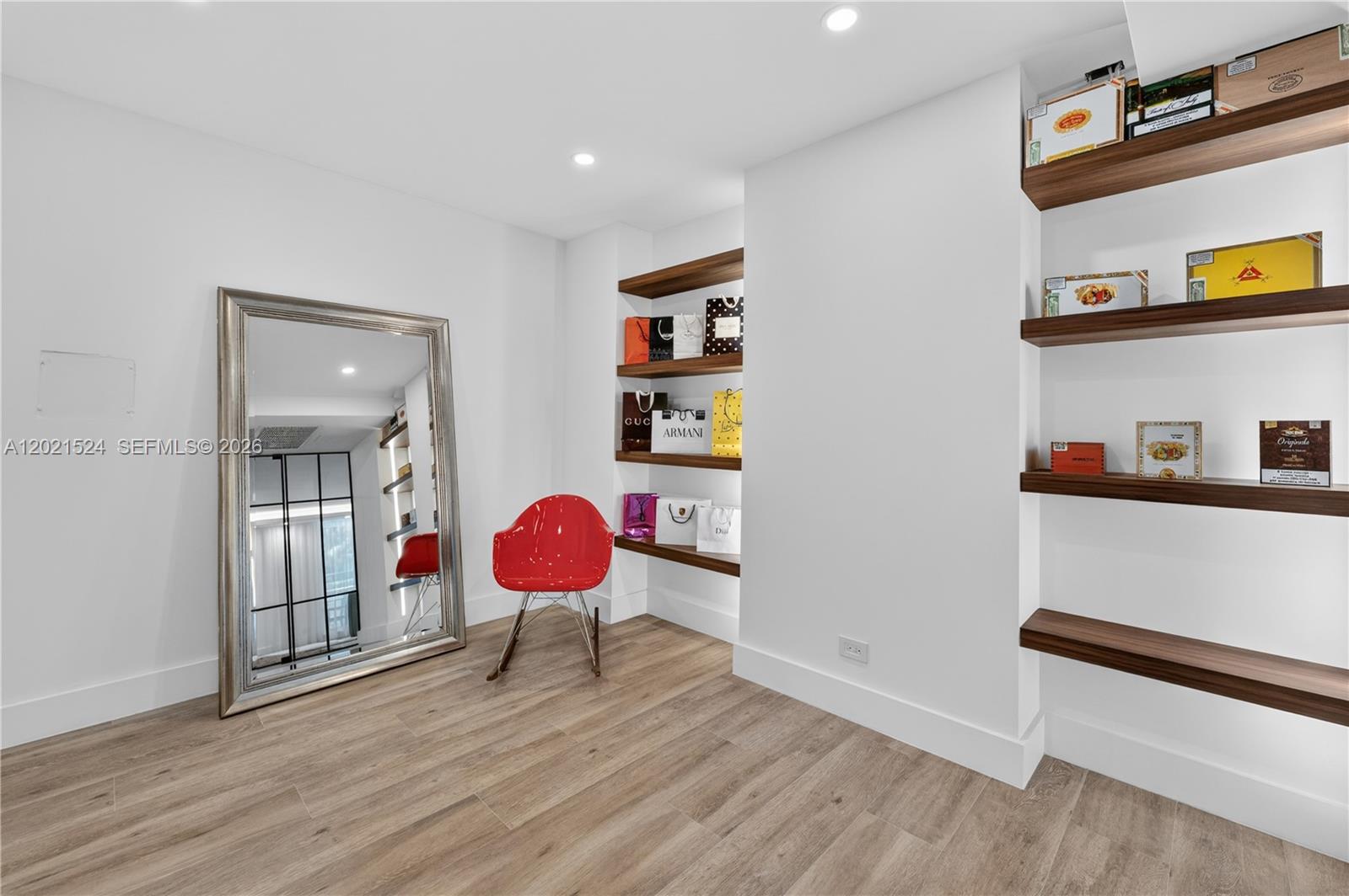 RONEY PALACE CONDO - Residential