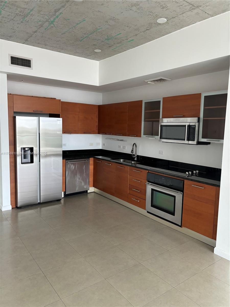 3470 E Coast Ave H2003
