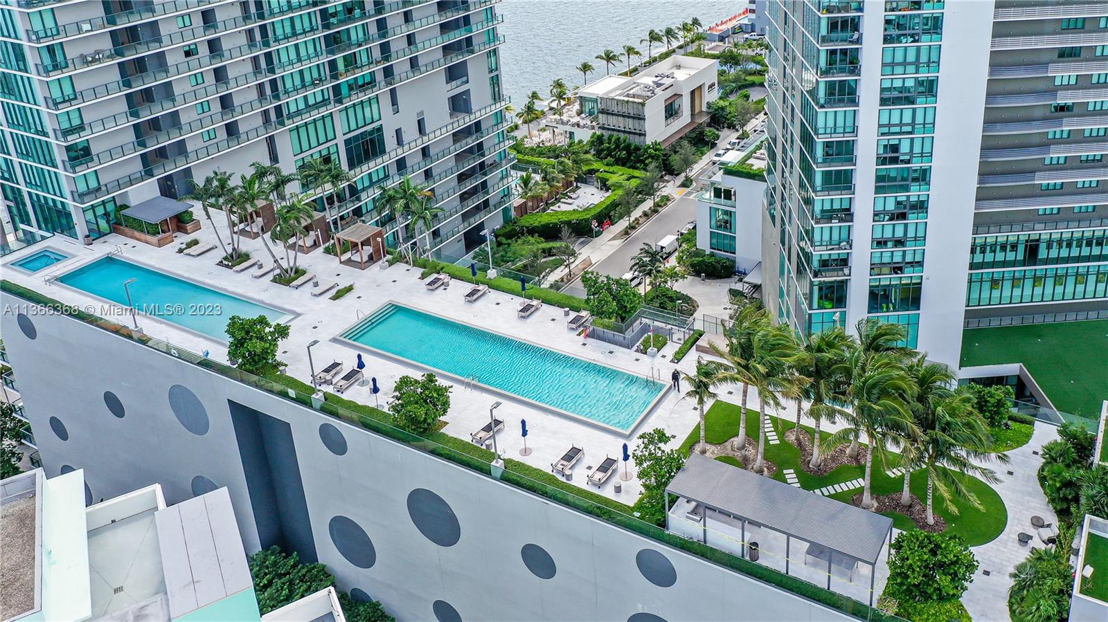 ONE PARAISO CONDO - Residential