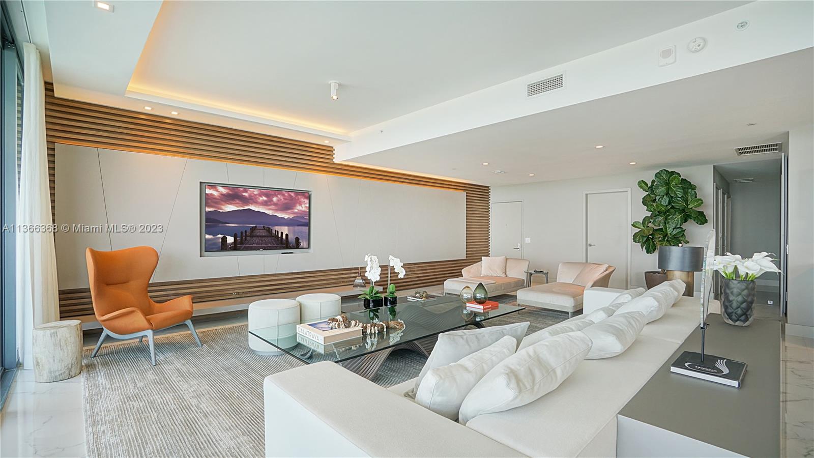 ONE PARAISO CONDO - Residential