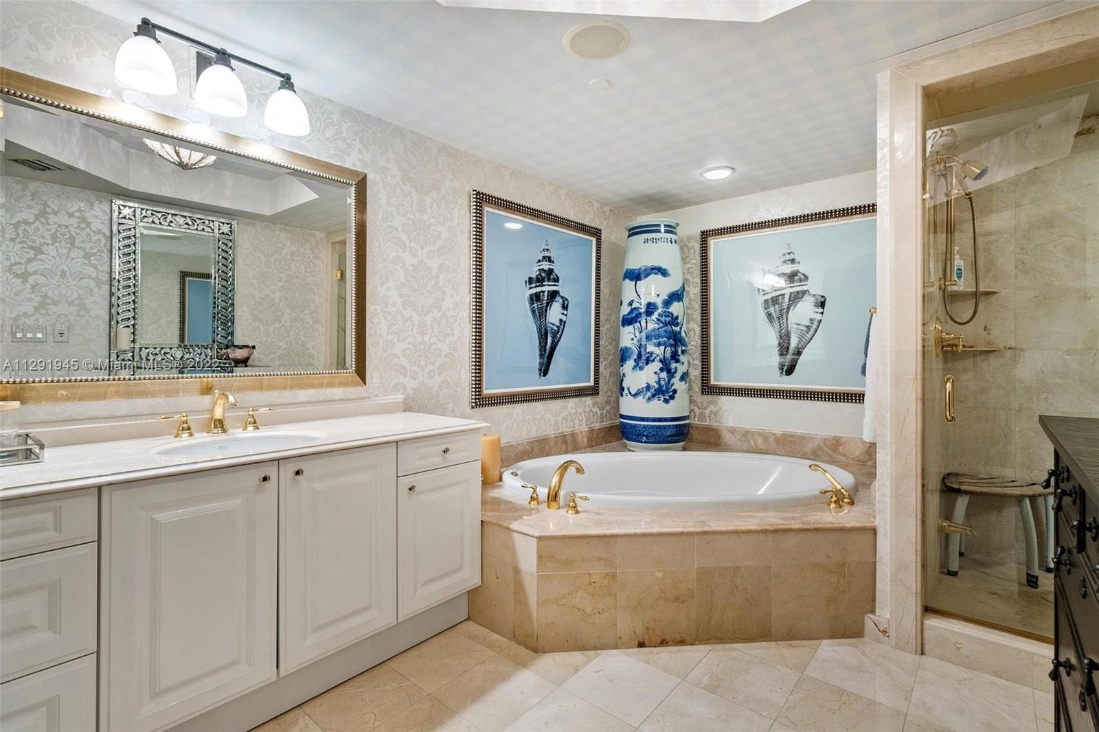 GRAND BAY TOWER CONDO - Residential