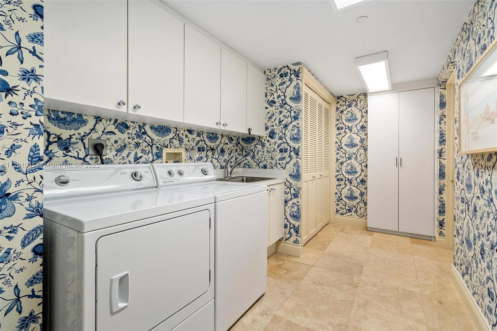 GRAND BAY TOWER CONDO - Residential