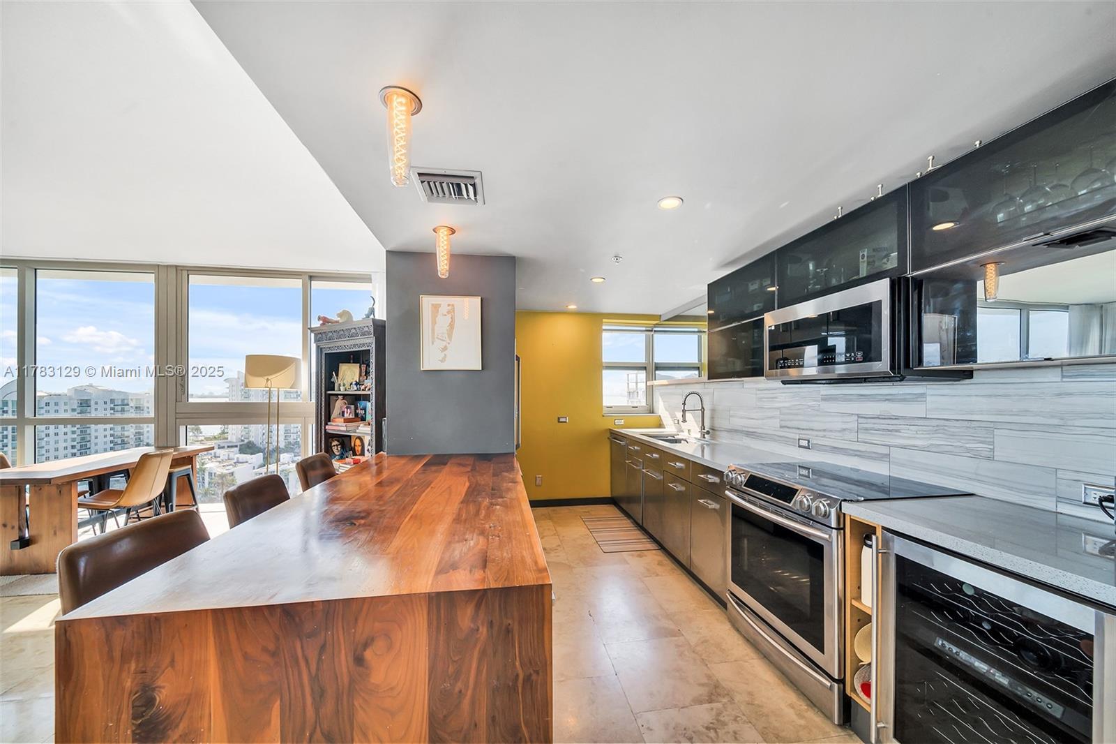 BLUE BAY TOWER CONDO - Residential