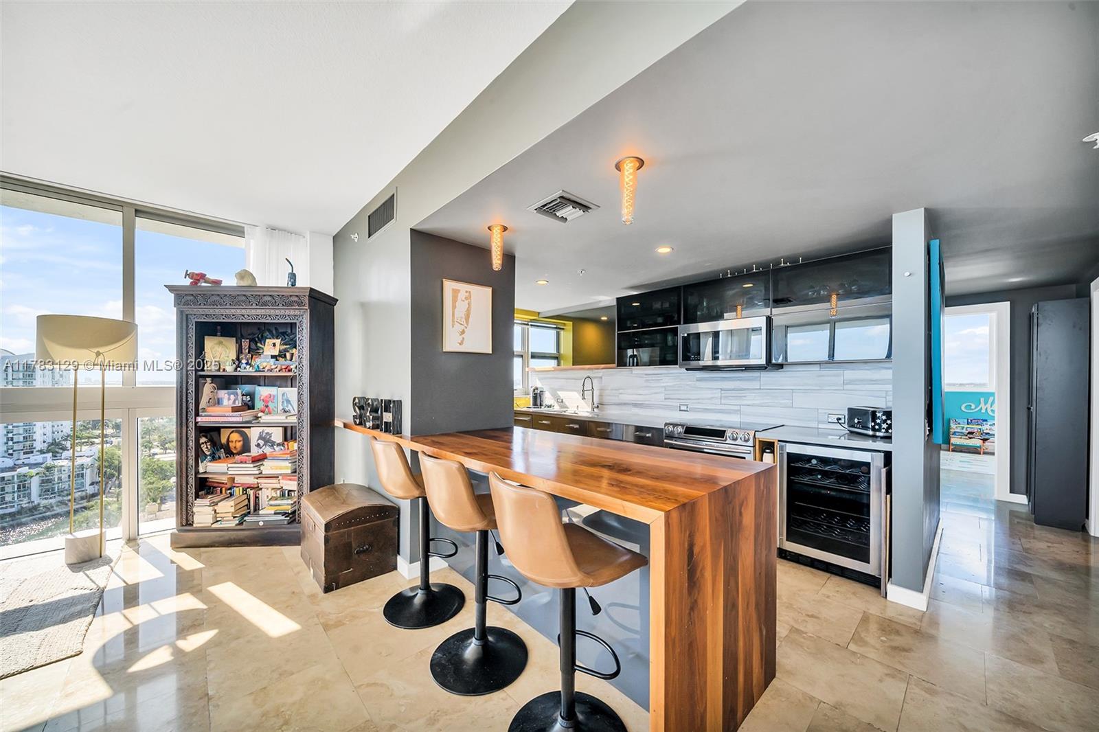 BLUE BAY TOWER CONDO - Residential