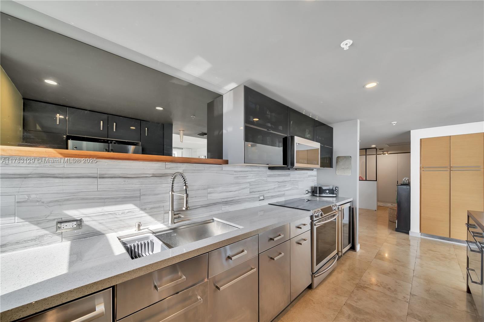 BLUE BAY TOWER CONDO - Residential