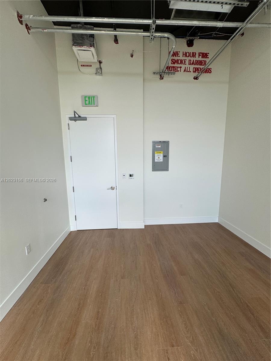 21290 Biscayne Blvd 208