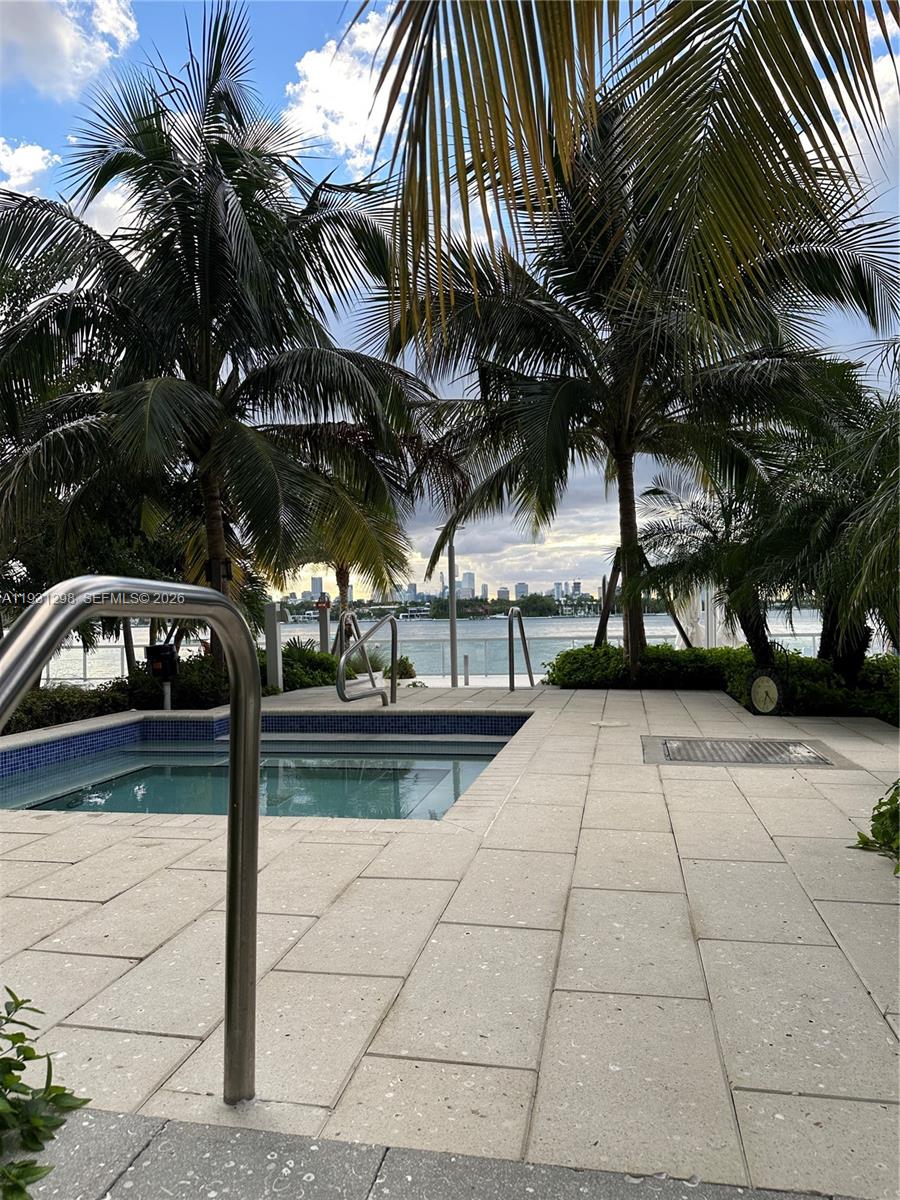 MIRADOR 1000 CONDO - Residential