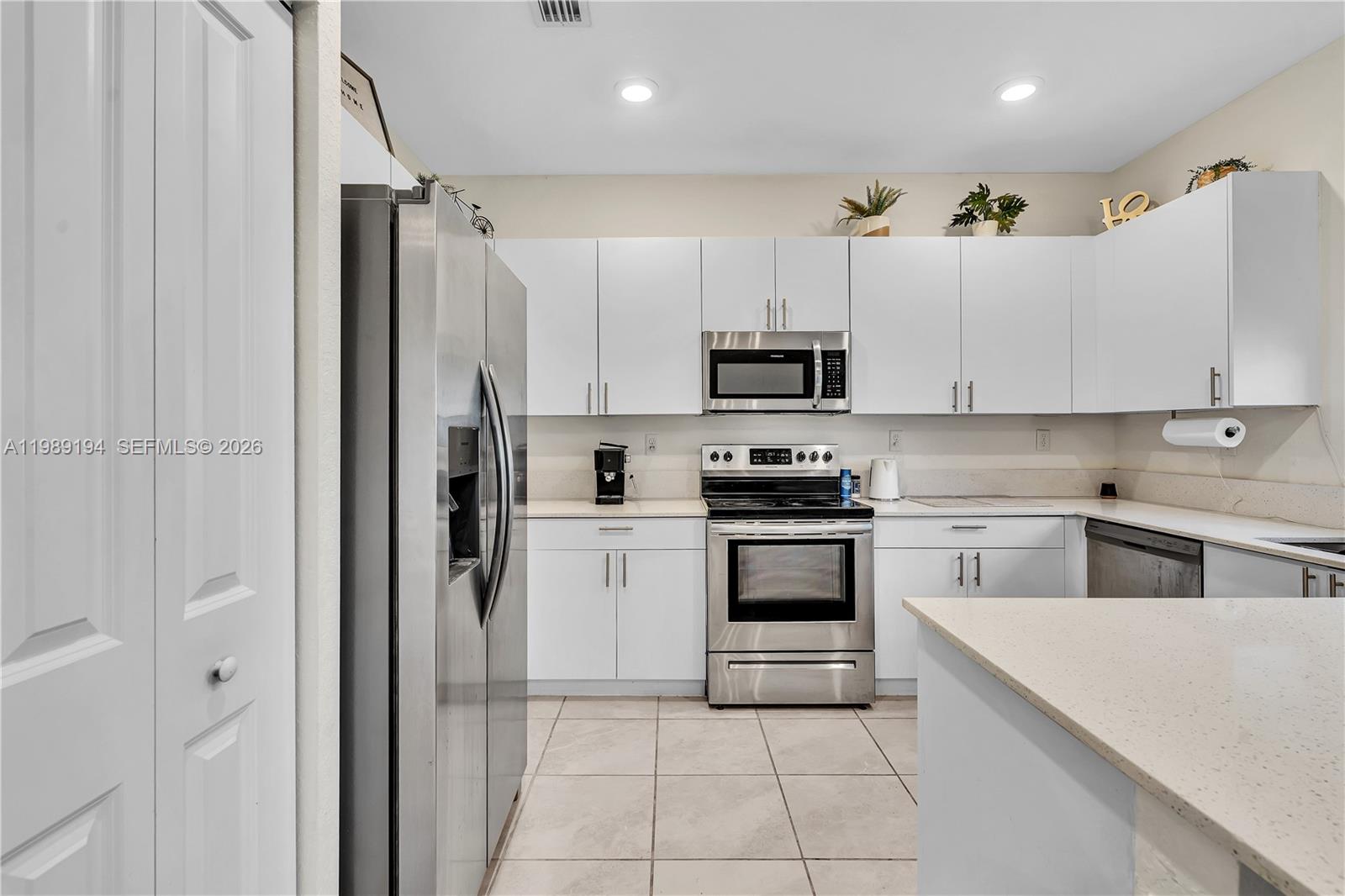 VISTA LAGO - Residential Lease