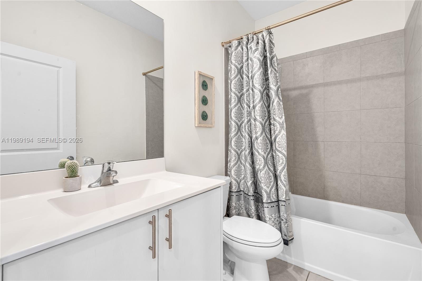 VISTA LAGO - Residential Lease