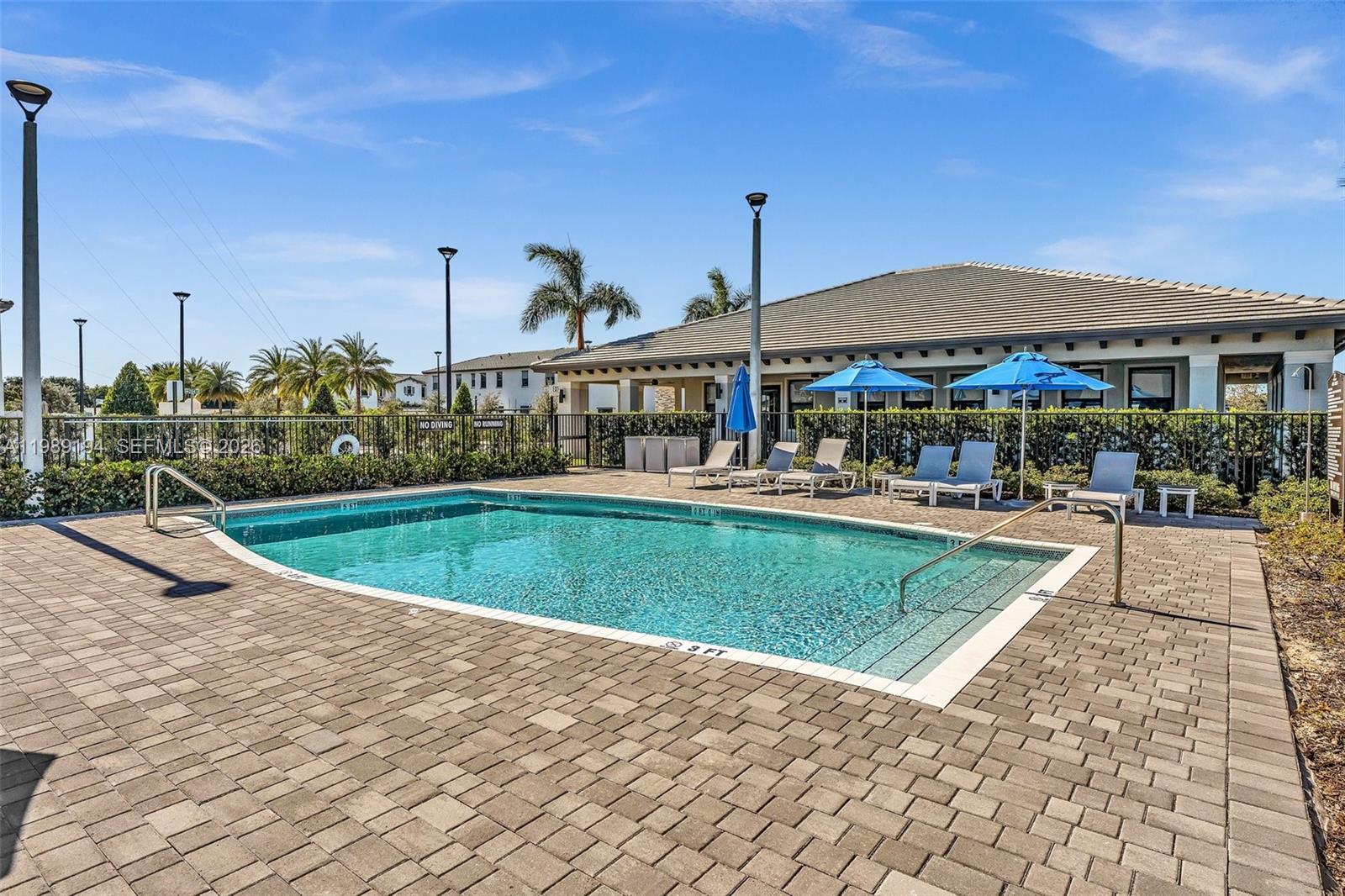 VISTA LAGO - Residential Lease