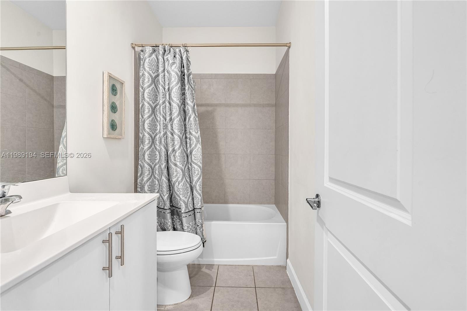 VISTA LAGO - Residential Lease