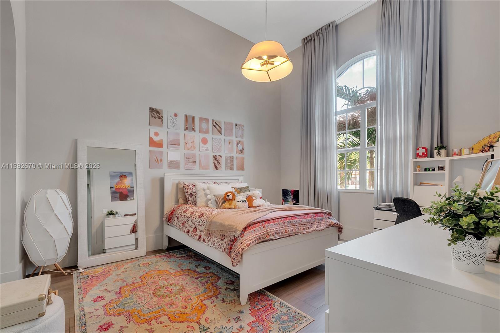 VISTA DEL LAGO - Residential