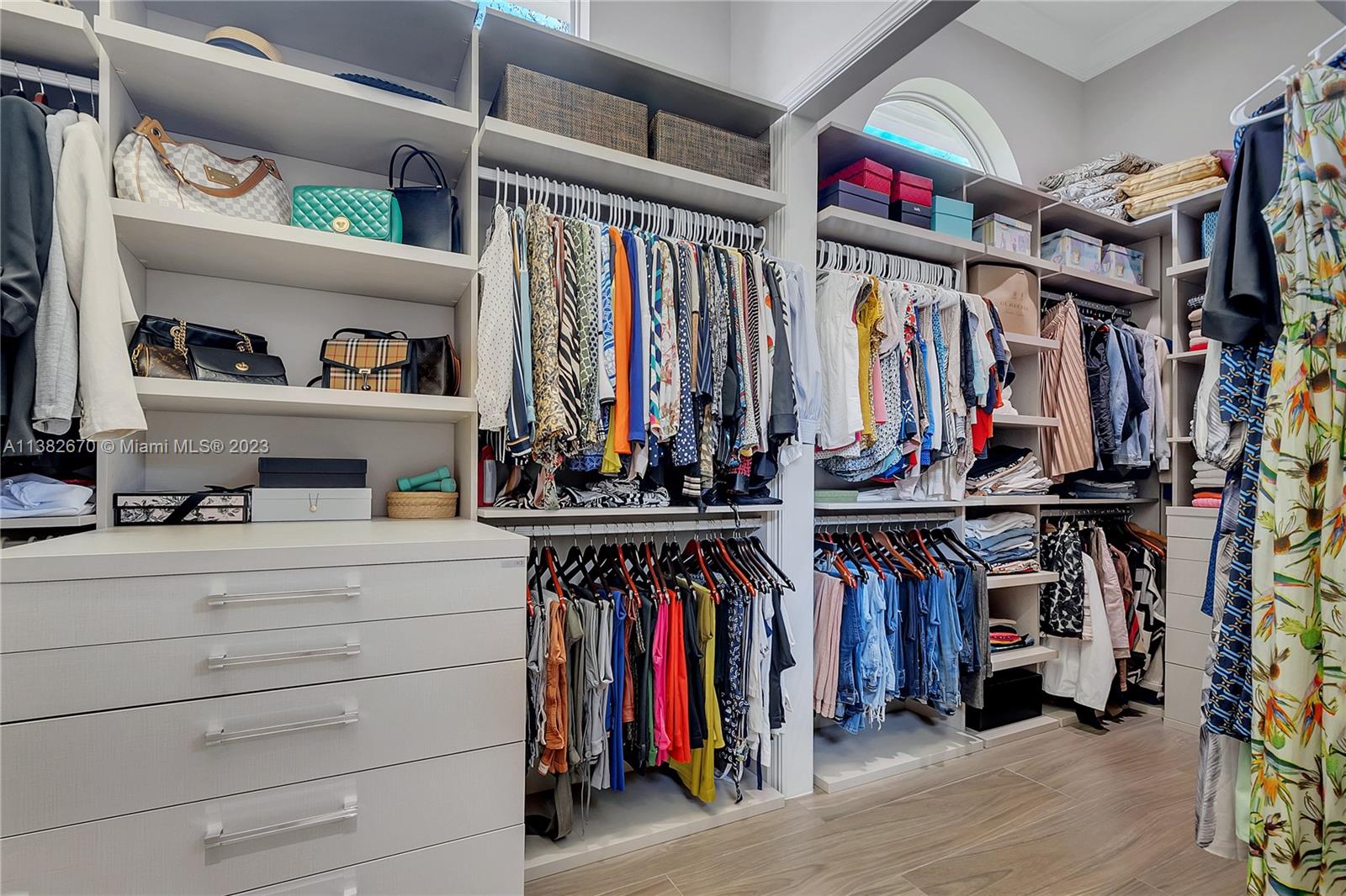 VISTA DEL LAGO - Residential