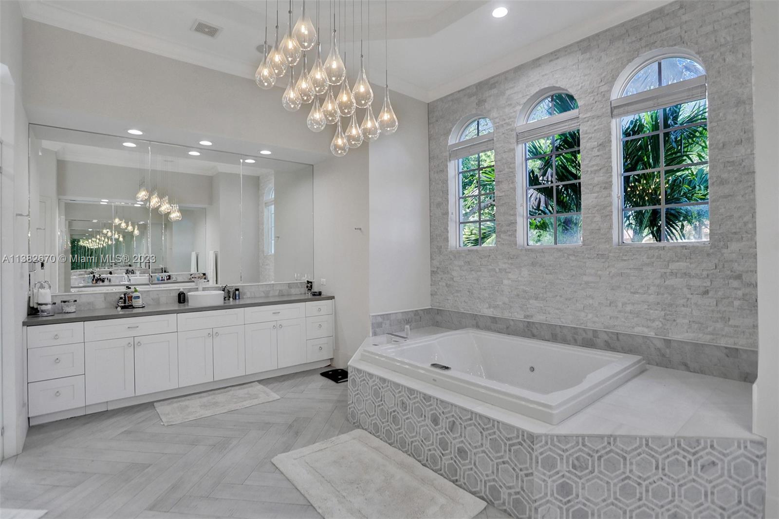 VISTA DEL LAGO - Residential