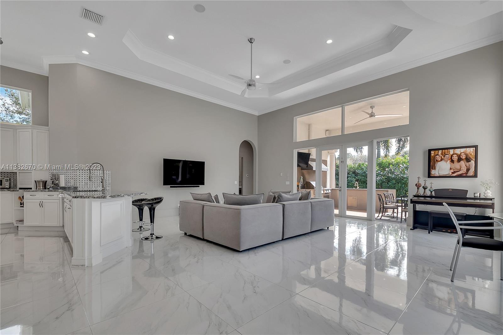 VISTA DEL LAGO - Residential