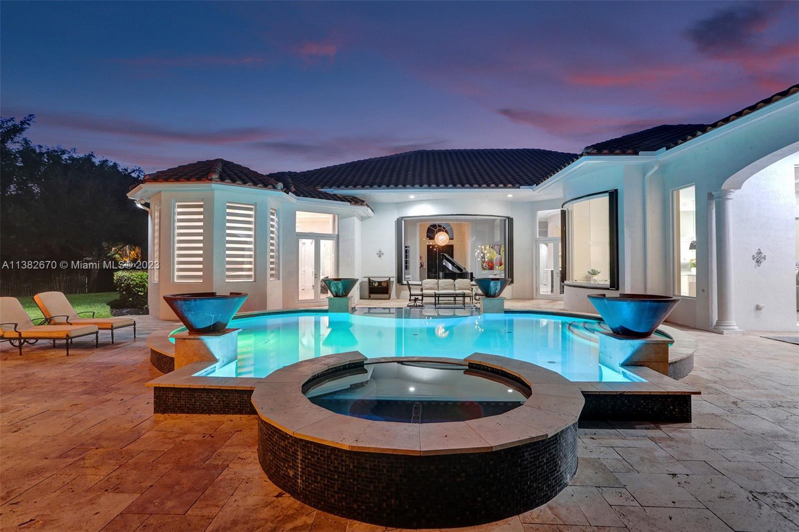 VISTA DEL LAGO - Residential